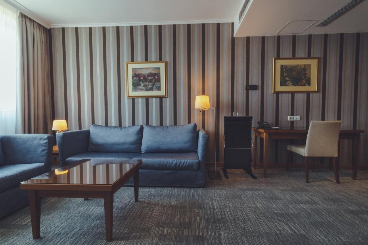 Holiday Inn Skopje, an IHG Hotel Eksteriør bilde