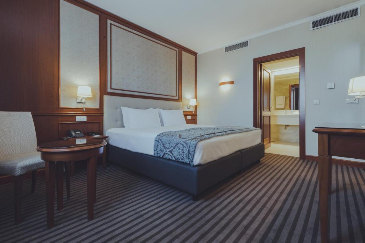 Holiday Inn Skopje, an IHG Hotel Eksteriør bilde