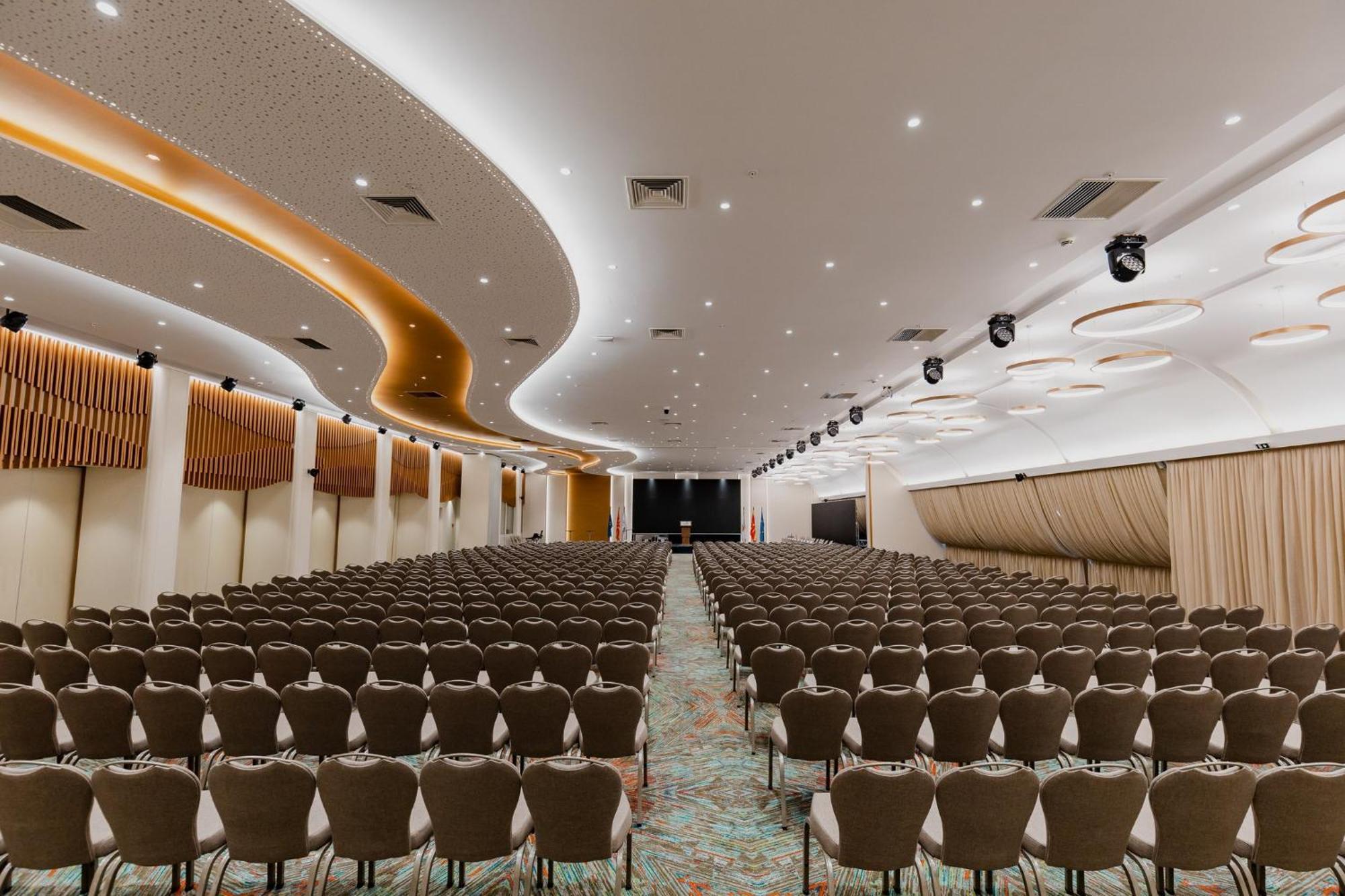 Holiday Inn Skopje, an IHG Hotel Eksteriør bilde